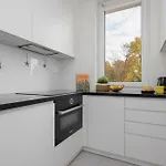 Spacious In With 3 Rooms, Desk And Bathtub By Renters 公寓 华沙