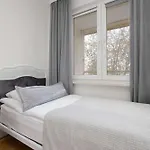 公寓 Spacious In With 3 Rooms, Desk And Bathtub By Renters 华沙