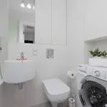 公寓 Spacious In With 3 Rooms, Desk And Bathtub By Renters *