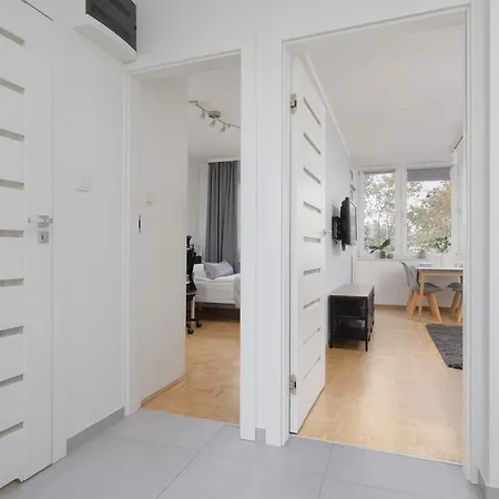 Spacious In With 3 Rooms, Desk And Bathtub By Renters 公寓