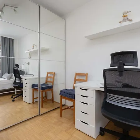 Spacious In With 3 Rooms, Desk And Bathtub By Renters 公寓 华沙