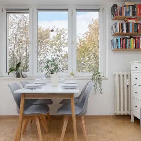 アパート Spacious In With 3 Rooms, Desk And Bathtub By Renters *