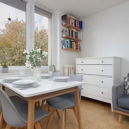 Apartamento Spacious In With 3 Rooms, Desk And Bathtub By Renters