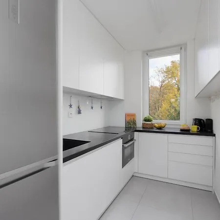 Spacious In With 3 Rooms, Desk And Bathtub By Renters Apartamento *