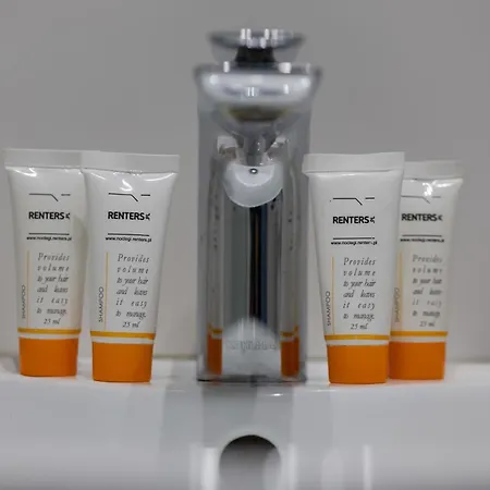 Spacious In With 3 Rooms, Desk And Bathtub By Renters Apartamento *