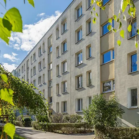 Spacious In With 3 Rooms, Desk And Bathtub By Renters Апартаменты Варшава