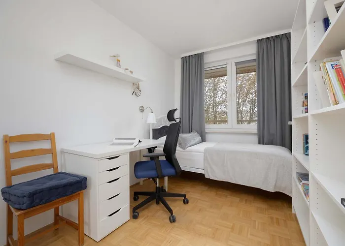 Διαμέρισμα Spacious In With 3 Rooms, Desk And Bathtub By Renters