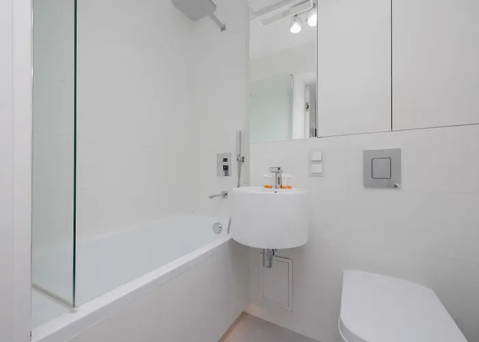 Spacious In With 3 Rooms, Desk And Bathtub By Renters Διαμέρισμα *