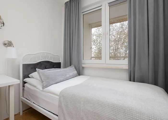 Διαμέρισμα Spacious In With 3 Rooms, Desk And Bathtub By Renters Βαρσοβία