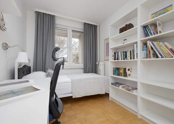 Διαμέρισμα Spacious In With 3 Rooms, Desk And Bathtub By Renters