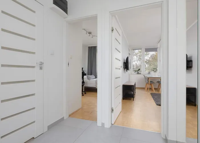 Spacious In With 3 Rooms, Desk And Bathtub By Renters Διαμέρισμα