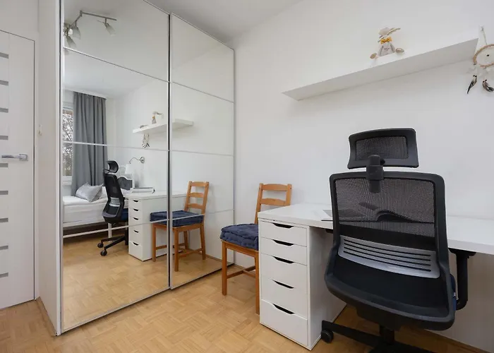 Spacious In With 3 Rooms, Desk And Bathtub By Renters Διαμέρισμα Βαρσοβία