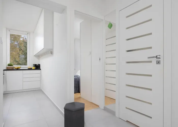 Spacious In With 3 Rooms, Desk And Bathtub By Renters Βαρσοβία