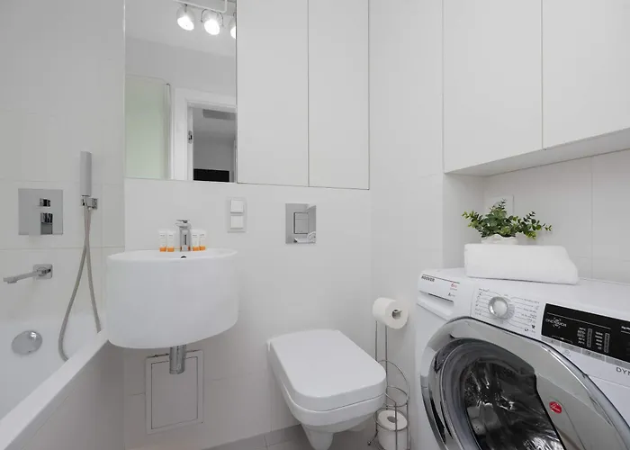 Διαμέρισμα Spacious In With 3 Rooms, Desk And Bathtub By Renters *