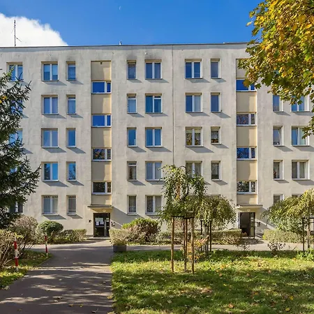 Spacious In With 3 Rooms, Desk And Bathtub By Renters Varsavia